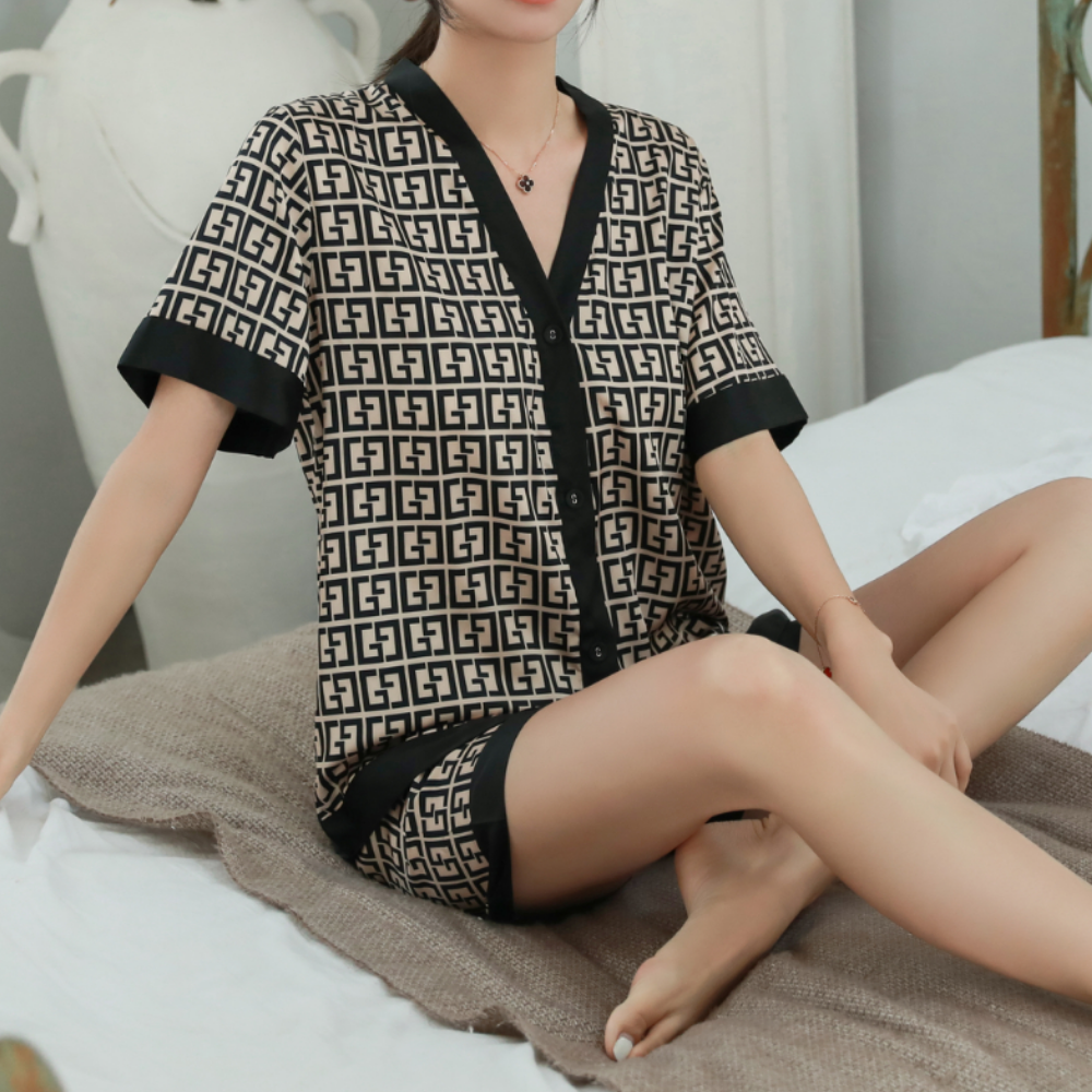 Pijama Feminino em Cetim-Gabrielle