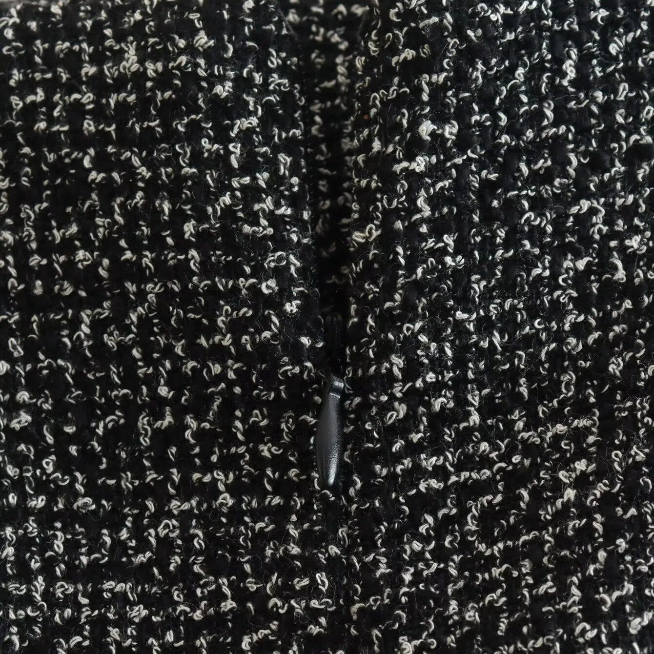 Conjunto de roupa feminina Conjunto de Blazer e Saia de Tecido Trançado Preto e Branco Océane Conjunto de Blazer e Saia Conjunto de Blazer de Tecido Trançado Preto e Branco blazer blazer feminino Blazer com Botões Blazer Grosso Blazer Xadrez Blazer de Dois Botões Blazer de Cintura Larga Blazer Feminino Liso Blazer Liso Blazer Longo Blazer de Lã Sintética