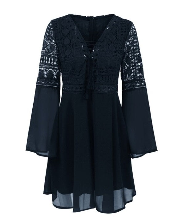 Vestido Curto c/ Renda Decote Flare