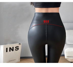 legging forrada inverno  Legging de Couro Sintético Fosco Forrada Cintura Alta Preta Qualidade Premium  legging de couro  legging couro siintetico  legging couro fake  legging couro  couro pu  calca legging forrada