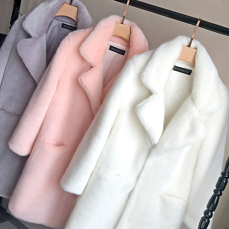casaco peluciado  casaco de pelucia  casaco de pele lanca perfume  casaco de pele  casaco de inverno  casaco  casaco feminino  Casaco de Inverno
