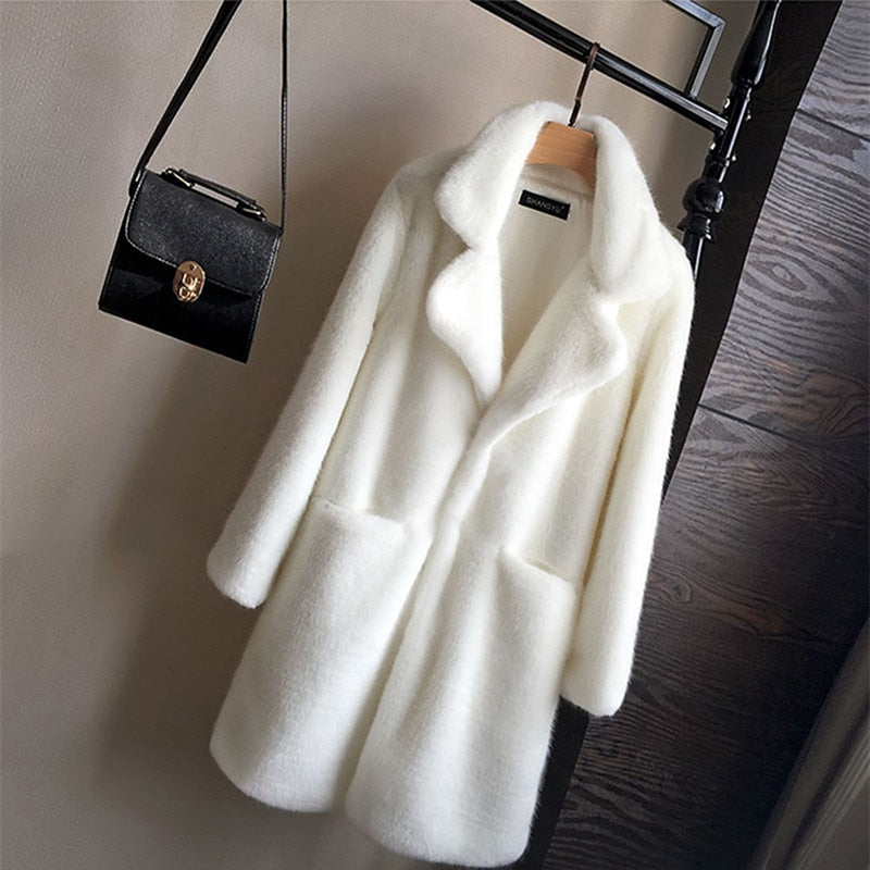 casaco peluciado  casaco de pelucia  casaco de pele lanca perfume  casaco de pele  casaco de inverno  casaco  casaco feminino  Casaco de Inverno