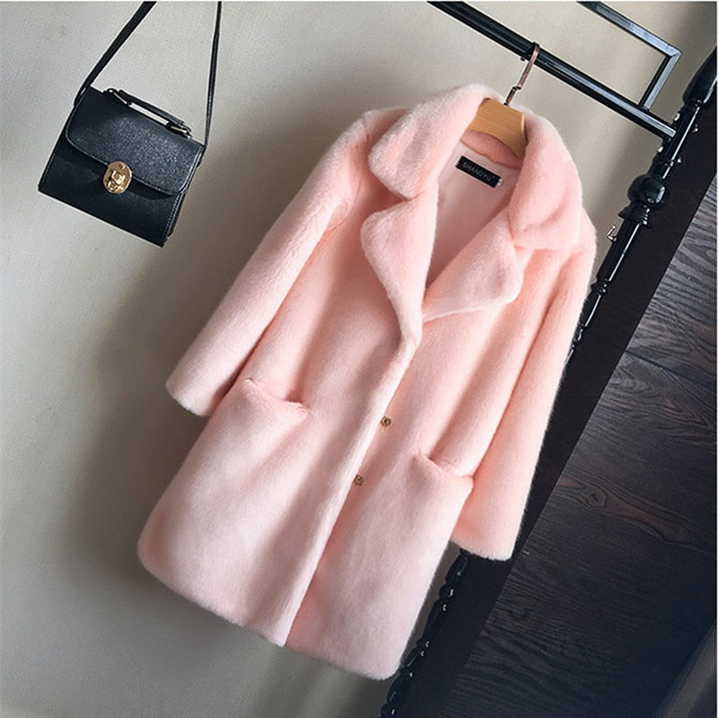 casaco peluciado  casaco de pelucia  casaco de pele lanca perfume  casaco de pele  casaco de inverno  casaco  casaco feminino  Casaco de Inverno