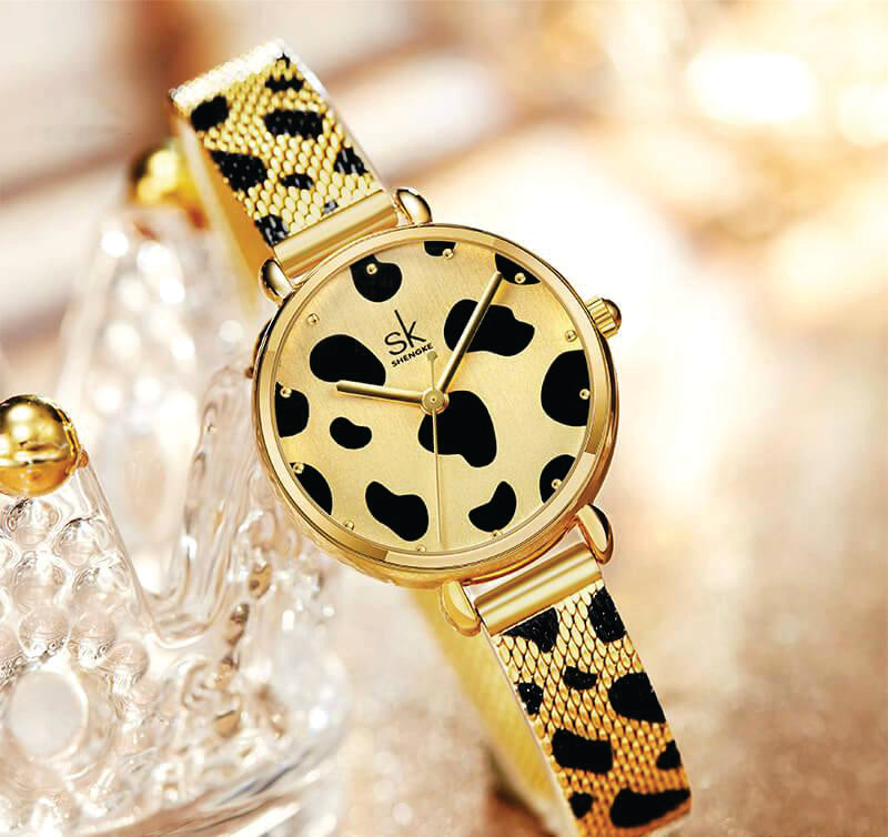 Relógio Feminino Leopard Print  Relógio Feminino Dourado  Relógio Feminino Animal Print  relogios femininos luxuosos  relogios de luxo femininos  relogios  relogio slim  relogio luxo feminino  relogio feminino slim  relogio feminino redondo  relogio feminino quartzo  relogio feminino minimalista  relogio feminino milanese  relogio feminino luxuoso  relogio feminino luxo  relogio feminino fino  relogio feminino delicado  relogio feminino chique  relogio cravejado feminino