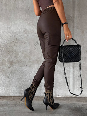 calça jogging  calça jogger  calça imita couro  calça de couro  calça  calça couro pu  calça couro sintetico  Calça Jogger DE COURO