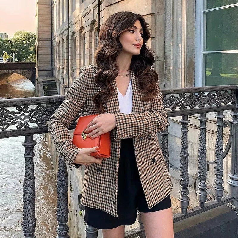 Blazer Xadrez de Cintura Larga Faustine  Blazer de Cintura Larga  Blazer com Botões  Blazer  Blazer Grosso  blazer  Blazer Xadrez  blazer feminino  Blazer Feminino Liso  Blazer de Dois Botões  Blazer Longo