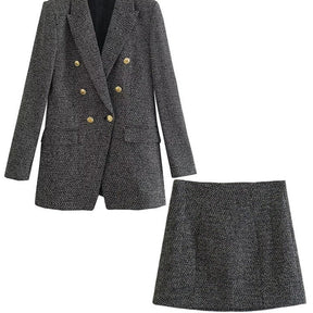 Conjunto de roupa feminina  Conjunto de Blazer e Saia de Tecido Trançado Preto e Branco Océane  Conjunto de Blazer e Saia  Conjunto de Blazer de Tecido Trançado Preto e Branco  blazer  blazer feminino  Blazer com Botões  Blazer Grosso  Blazer Xadrez  Blazer de Dois Botões  Blazer de Cintura Larga  Blazer Feminino Liso  Blazer Liso  Blazer Longo  Blazer de Lã Sintética