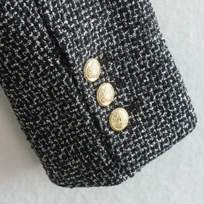 Conjunto de roupa feminina  Conjunto de Blazer e Saia de Tecido Trançado Preto e Branco Océane  Conjunto de Blazer e Saia  Conjunto de Blazer de Tecido Trançado Preto e Branco  blazer  blazer feminino  Blazer com Botões  Blazer Grosso  Blazer Xadrez  Blazer de Dois Botões  Blazer de Cintura Larga  Blazer Feminino Liso  Blazer Liso  Blazer Longo  Blazer de Lã Sintética