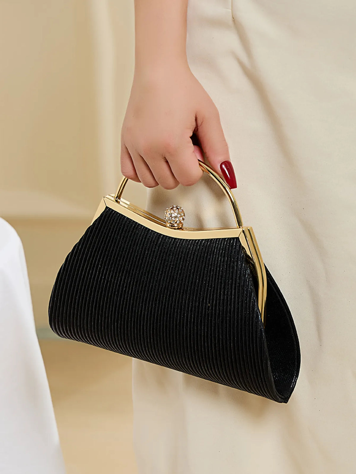 bolsas  bolsa feminina de luxo  bolsas femininas  bolsa feminina  bolsa femininas  bolsa feminina transversal  Bolsa de Ombro  Bolsa Elegância Atemporal  bolsa pequena feminina  Bolsa Para Festa  bolsa feminina bege