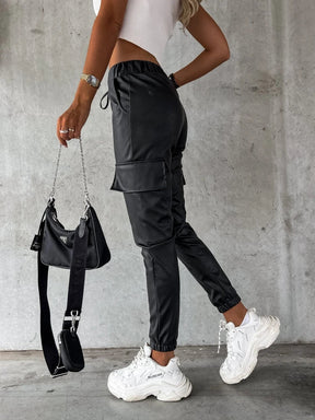 calça jogging  calça jogger  calça imita couro  calça de couro  calça  calça couro pu  calça couro sintetico  Calça Jogger DE COURO