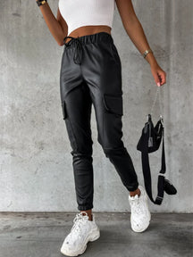 calça jogging  calça jogger  calça imita couro  calça de couro  calça  calça couro pu  calça couro sintetico  Calça Jogger DE COURO