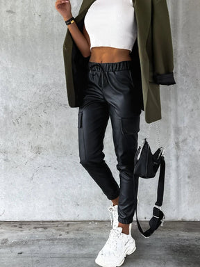 calça jogging  calça jogger  calça imita couro  calça de couro  calça  calça couro pu  calça couro sintetico  Calça Jogger DE COURO