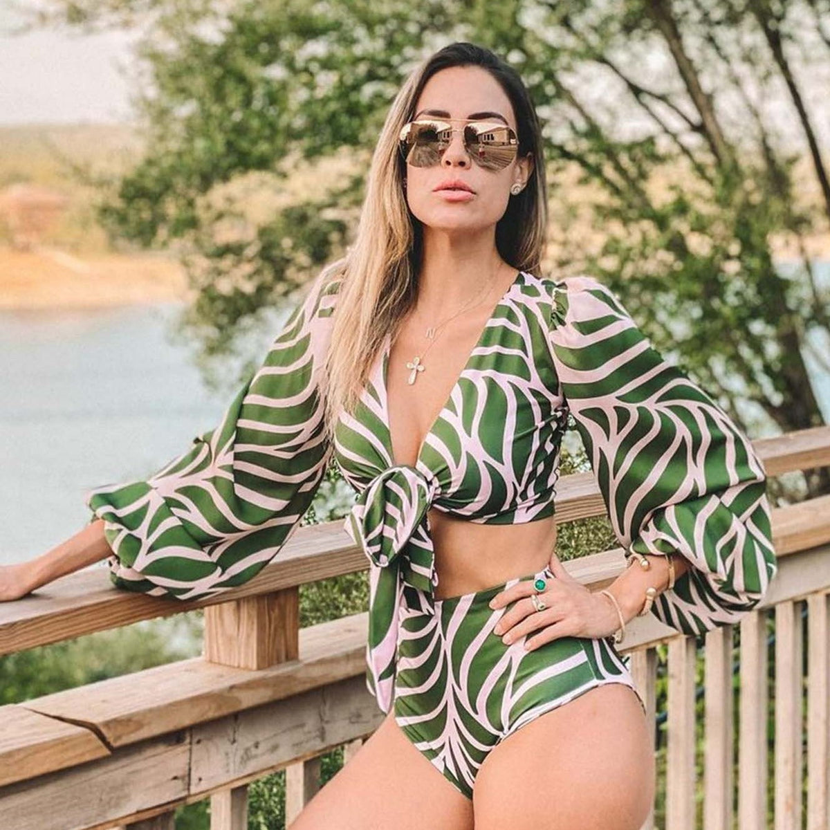 verão  praia mar  praia e sol  praia e mar  praia  ondaleve  moda verão  moda praia  manga comprida  hot pant  estampado  estampa  dias de verão  cores do verão  Biquíni  biquinis  Biquini Top  biquini hot pants  BIQUINI ESTAMPADO