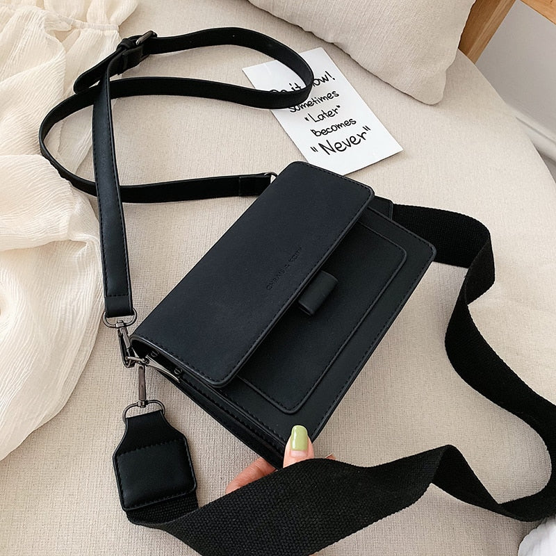 bolsas  bolsa feminina  bolsa feminina de luxo  bolsa de couro feminina  bolsas femininas  bolsa femininas  Bolsa de Ombro  bolsa feminina de couro  bolsa feminina transversal  bolsa de couro  bolsa feminina pequena  bolsa mochila em couro  bolsa transversal feminina  Bolsa Feminina de Couro Vintage  bolsa feminina bege