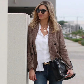 Blazer Xadrez de Cintura Larga Faustine  Blazer de Cintura Larga  Blazer com Botões  Blazer  Blazer Grosso  blazer  Blazer Xadrez  blazer feminino  Blazer Feminino Liso  Blazer de Dois Botões  Blazer Longo