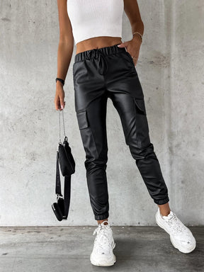 calça jogging  calça jogger  calça imita couro  calça de couro  calça  calça couro pu  calça couro sintetico  Calça Jogger DE COURO
