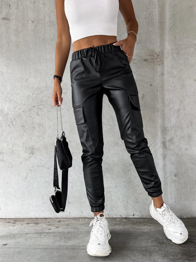 calça jogging  calça jogger  calça imita couro  calça de couro  calça  calça couro pu  calça couro sintetico  Calça Jogger DE COURO