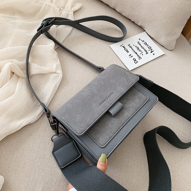 bolsas  bolsa feminina  bolsa feminina de luxo  bolsa de couro feminina  bolsas femininas  bolsa femininas  Bolsa de Ombro  bolsa feminina de couro  bolsa feminina transversal  bolsa de couro  bolsa feminina pequena  bolsa mochila em couro  bolsa transversal feminina  Bolsa Feminina de Couro Vintage  bolsa feminina bege