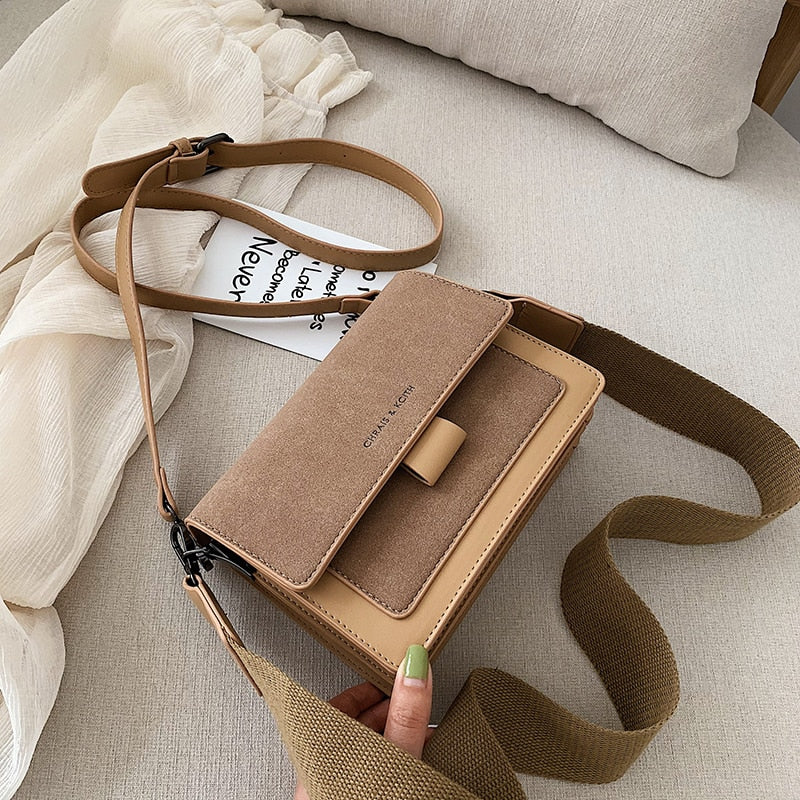 bolsas  bolsa feminina  bolsa feminina de luxo  bolsa de couro feminina  bolsas femininas  bolsa femininas  Bolsa de Ombro  bolsa feminina de couro  bolsa feminina transversal  bolsa de couro  bolsa feminina pequena  bolsa mochila em couro  bolsa transversal feminina  Bolsa Feminina de Couro Vintage  bolsa feminina bege