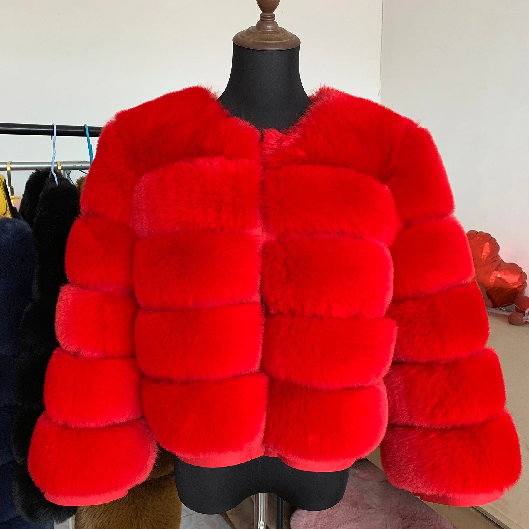casaco raposa  casaco peluciado raposa  casaco  casaco feminino  Casaco de Inverno  casaco longo  Casaco Manga Longa  casaco feminino de inverno  casaco inverno  carteira feminina  Casaco de pele  casaco de pele inverno