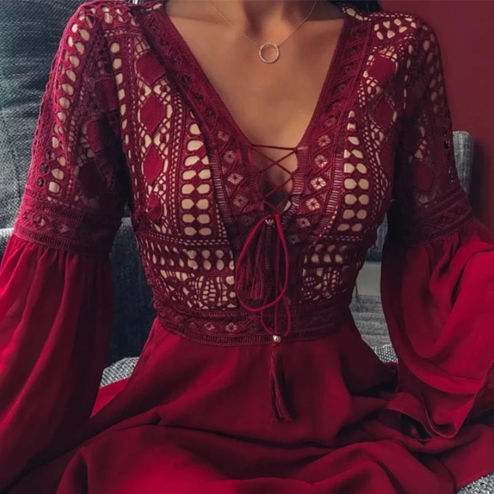 Vestido Curto c/ Renda Decote  Flare